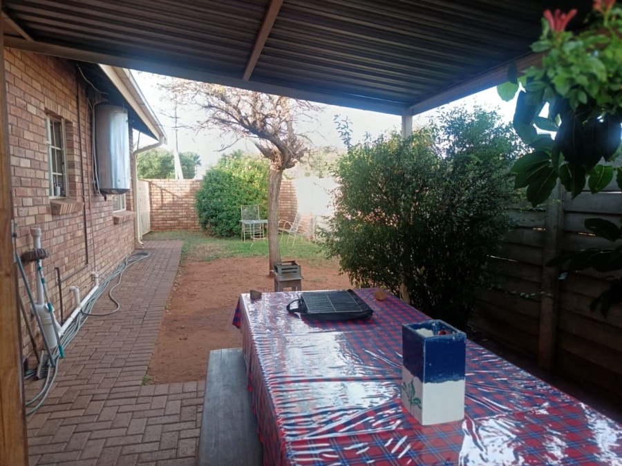 2 Bedroom Property for Sale in Rhodesdene Northern Cape